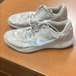 Khaki camo Nike Flex TR8